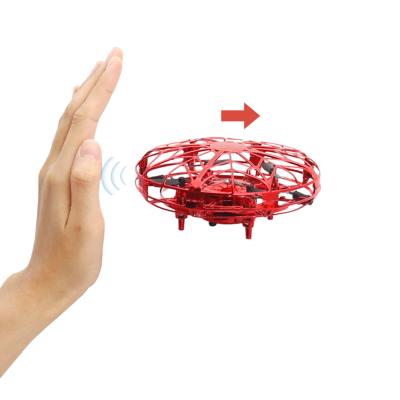 China Qilong Flying Spinner Mini Ufo Hand Operated Drones Top Interactive Infrared Spinning Toy 11*5*11CM for sale