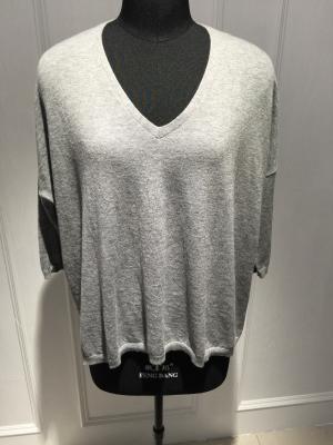 China Fashionable Spring Cashmere Sweaters / Women'S Grey V Neck Sweater 15DX001 for sale