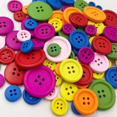 China 100 PCS Dry Cleaning Wooden Color Round 4 Hole Buttons Kids Buttons Clothing Accessories Various Sizes Of Wooden Buttons for sale