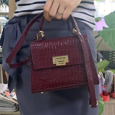 China Luxury High Quality PU Tote Shoulder Bag Ins Hot Sale Crocodile New 2021 Fashion Trendy Bag for sale