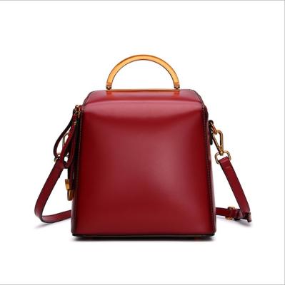 China Fashion hot selling women backpack 2019 new retro genuine leather portable bag Korean version small backpack for sale