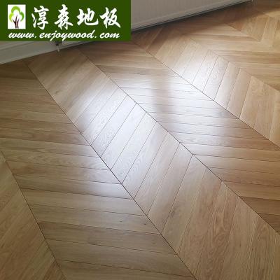 China Traditional Solid European Oak Wood Chevron Wood Flooring Hungarian Point Parquet for sale