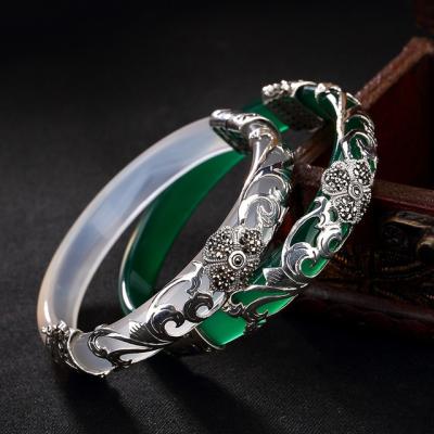 China Retro S925 Sterling Silver Vintage Four-Leaf Clover Maxi Stone Inlaid Chalcedony Ladies All-match Bracelet for sale