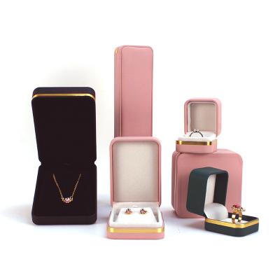 China PU Leather High Quality Hot selling Pink PU travel portable square jewelry box earrings necklace jewelry mailing box for sale