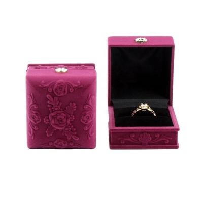 China Velvet Clearance Low Price Small Craft Gift Ring Necklace Bracelet collection large design pink velvet jewelry box for sale