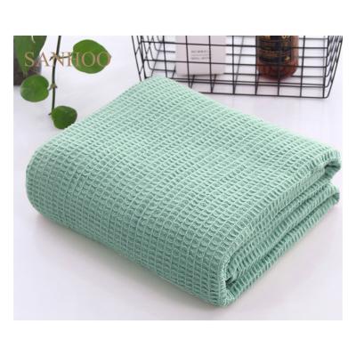 China SANHOO Anti-Static Oversized 100% Cotton Green Weave Waffle Personalized Knitted Throw Blanket For Bed for sale