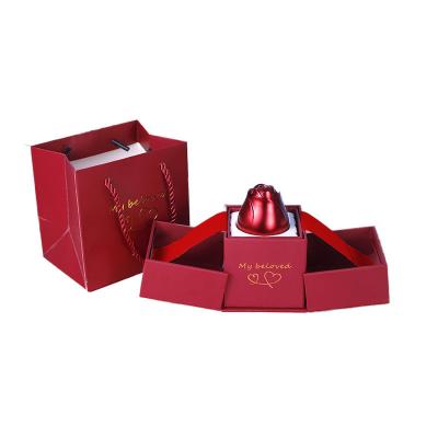 China Caixa de apresentação de jóias personalizada de presente de casamento magnético reciclado à venda