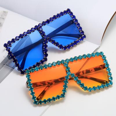 China 2021 New Diamond Sunglasses Bling Square Rhinestone Ladies Retro Retro Rhinestone Smart Luxury Oversized Ladies Sunglasses for sale