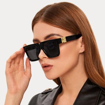 China 2021 Newest luxury luminous diamond high quality plastic women fashionable sunglasses for summer travel for sale