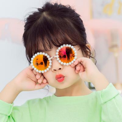 China 2021 Luminous Luxury New Design Round Pearl Decoration Glass Handmade Sunglasses Diamond Shades Girls Kids Pearl Sunglasses for sale