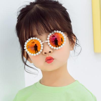 China 2021 Newest Round Pearl Kids Sunglasses Luxury Smart Handmade Girls Pearl Shades Summer Anti-UV Sunglasses for sale