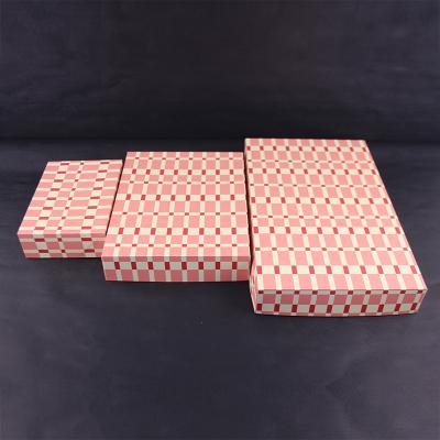 China Luxury Printing Recycled Materials Heart Shape Packaging Gift Flower Box Custom Design Cake and Flowers Different Surprise Cardboard Sizes for sale