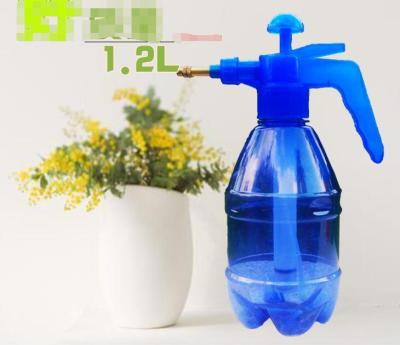 China 1.5 Liter Garden Eco-friendly Manual Pressure Sprayer Pet Transparent Sprayers For Family for sale