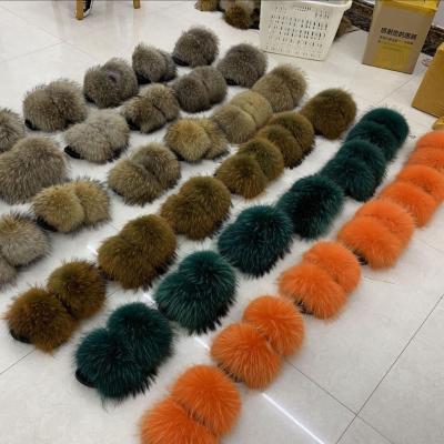 China CUSHIONING 100% Real Raccoon Fur Slippers Cheap Wholesale Slippers Unique PVC Fur Slippers for sale