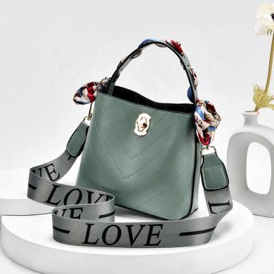 China Fashion cheap price cheap ladies bag wholesale women handbags set for sale