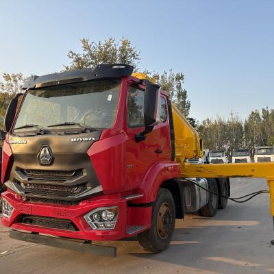 China Sinotruk 6x4 Hahan Tractor with 380 HP Engine and Rhd 450L Fuel Tanker Capacity Customizable for sale