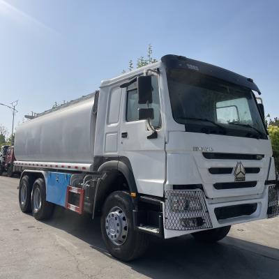 China 6x4 15000L Fuel Tanker Truck LHD/RHD 12.00R20 Customizable with 3 Sets of Subsea Valves for sale