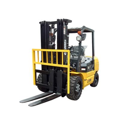 Cina LTMG Diesel Engine Forklift Diesel Forklift With Triple Mast Solid Tyre in vendita