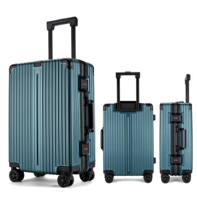 China PC 360 Degree 4 Wheels Rotatable Luggage 3 Set Lightweight Luggage Moving Suitcase for sale