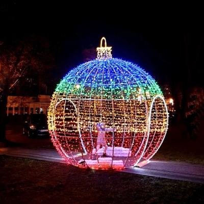 China Custom outdoor metal frame+rope light+led decor IP65 ball 3d ball pattern LED light giant ornament for street Christmas party decorations for sale