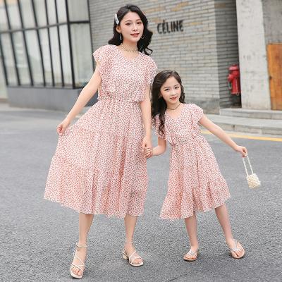 China Breathable parent-child matching outfit dress 2022 summer new female mommy and me long orange floral sleeveless prickly dress for sale