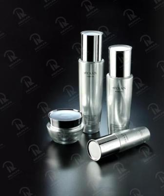 China Refillable Travel Set 50g 60ml 100ml 120ml 150ml Glass Bottle Bath And Body Lotion Cosmetic Gift Set for sale