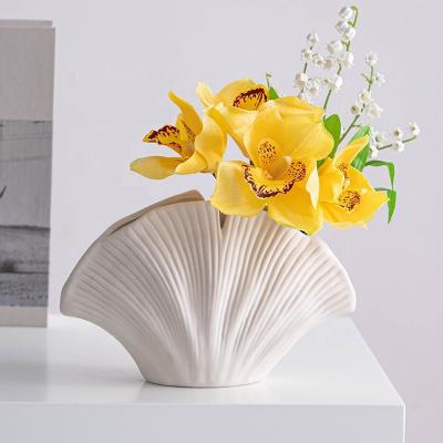 China Simple and modern white Nordic creative flower arrangement home decoration ceramic flower vase home decoration porch dry office for sale