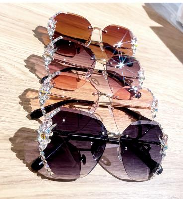 China Fashion Sunglasses 2022 New Arrivals Fashion Design Frame Oversized Square Women Diamond Crystal Sunglasses Wholesale for sale