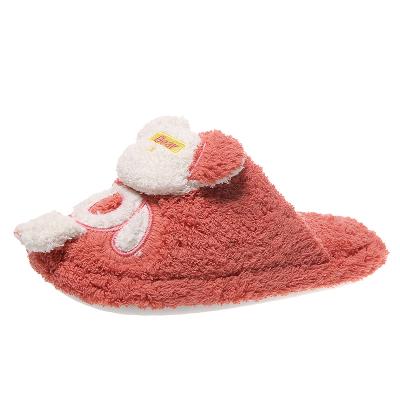 China Cute Winter Style Women's Fashion Trend Bear Thermal Indoor Pattern Women's Casual Slides Slippers for sale