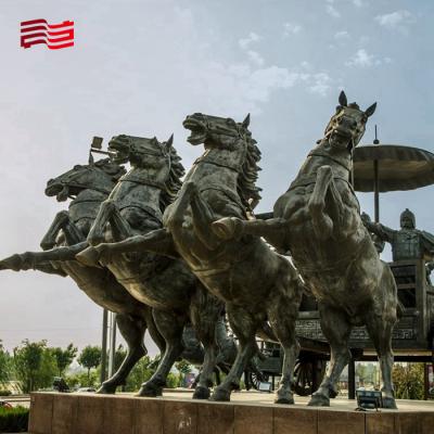 China Método de Impressão Personalizado Escultura de Carro de Bronze com Quatro Cavalos em Paisagem Urbana à venda