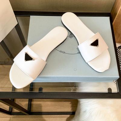 China Fashion Trend Designer Original Luxury Famous Brand Sandals Flat Beach Slippers Metal Letter Buckle Anti-slip Sandals For Women for sale