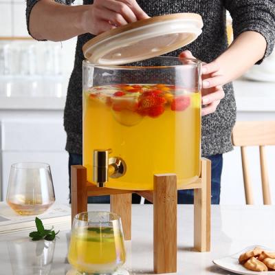 China Lanfengye 5l Viable Glass Water Pitcher High Borosilicate Glass Water Jug With Cover Wooden Iced Tea Pitcher for sale