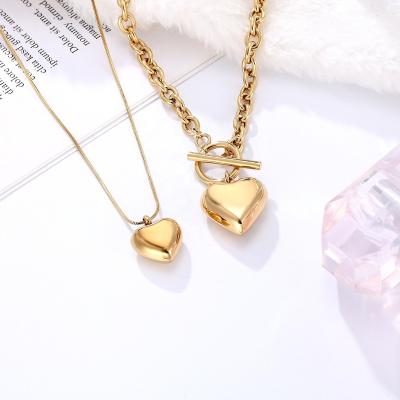 China CLASSIC European and American SI Style Women Jewelry 14K Gold Snake Chains Big Peach Heart Pendant Necklace Custom for sale