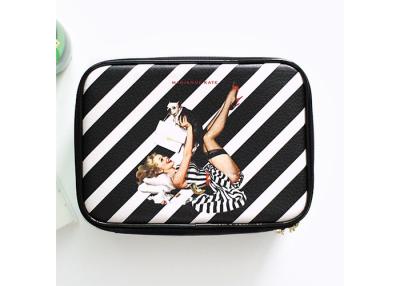 China Custom Fashion Hanging Travel Kit / Cosmetic Makeup Bag Waterproof Material for sale