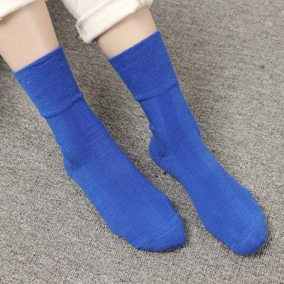 China High Quality Athletic Men Loose Welt Diabetic Knocks No Rubber Seamless Care Knocks Solid Cotton Cushion Circulation Socks for sale