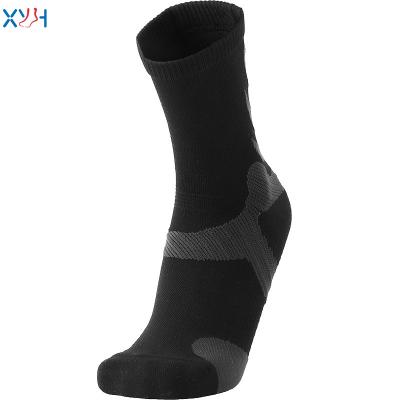 China OEM Men Crew Breathable Nylon Sports Socks Terry Basketball Socks Moisture Wicking Quick Dry Compression Socks for sale