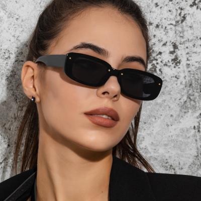 China Fashion Sunglasses 2022 New Fashion Style Jelly Color Gold Small Beads Frame Women Bling Bling Plastic Sunglasses for sale