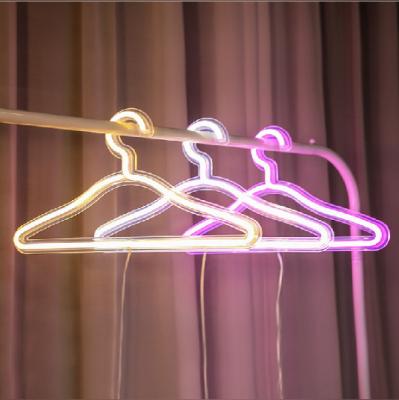 China Beautiful USB Charging LED Cloth Hanger, Window Home Decoration Shiny Shop Hanger, Neon Light Plastic Wedding Dress Hanger for sale