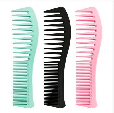 China Multifunctional Plastic Hair Comb Hair Comb Two Color Density Customerized Modeling Size for sale