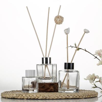 China 2023 Popular Cosmetic Refill Empty Amber Reed Diffuser Glass Bottle With Cork for sale