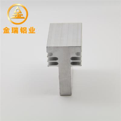 Chine Radiateur en aluminium de anodisation/profondément traitement des profils expulsés de radiateur à vendre