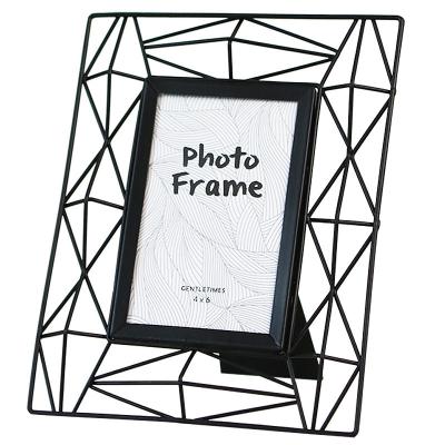 China Wholesale Nordic Style Current Home Decorative Crafts Black/Gold Edge 4 Inch Metal Picture Frame for sale