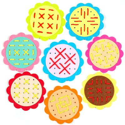 China Nursery Decor Soft Felt Circle Around Learning Fine Motor Skills Toys Early Educational Children Threading Board Lacing Toy for sale