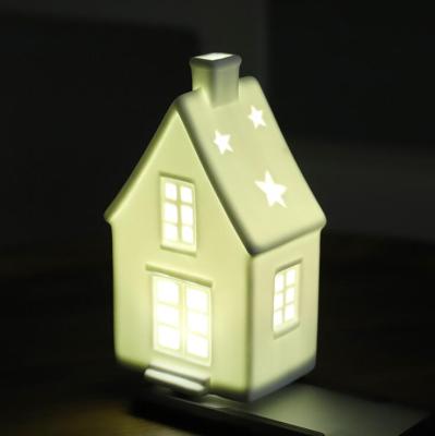 China Pastoral Classical Ceramic Gift Decoration China Wind Craft Small House Ceramic Candlestick Crafts for sale