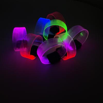 China Magnetic Connector Hot Sales Glow Sticks LED Custom Wristband Bracelet For Party Supplies for sale