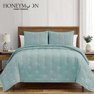 China Nondisposable Luxury Exquisite Embroidery 100gsm Microfiber Blanket Leaves Bed Spread Feel Soft Cotton Fabric Comforter for sale