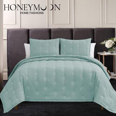 China Nondisposable Luxury Comforter 100gsm Microfiber Exquisite Embroidery Bed Spread Soft Feel Cotton Linen Cover Lets for sale