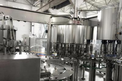 Cina Linea di riempimento 3 automatici della bevanda calda della bevanda del tè in 1 macchina di rifornimento di Monoblock in vendita