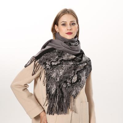 China Luxury Brand Design Long Big Blanket Soft Unique Multifunctional Elegant Scarves Women Hot Selling for sale