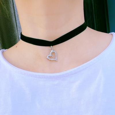 China Wholesale Lead Free Nickel Free Chunky Punk Fashion Velvet Choker Alloy Heart Peace Pendant Customized Black Choker Necklace For Party for sale